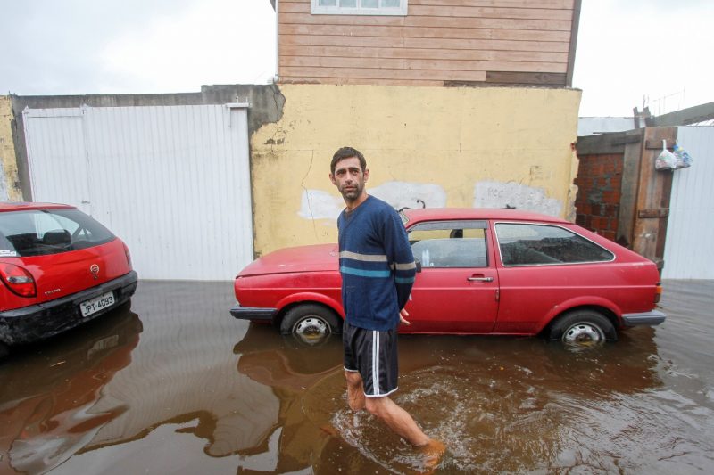 O que Laerte e seus vizinhos querem &eacute; uma solu&ccedil;&atilde;o definitiva – Foto: Leo Munhoz/ND