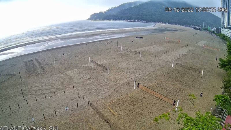 ‘Megalagoa’ se forma na praia 1 ano ap&oacute;s alargamento da faixa de areia em Balne&aacute;rio Cambori&uacute; – Foto: Nova Praia Central/Reprodu&ccedil;&atilde;o/ND