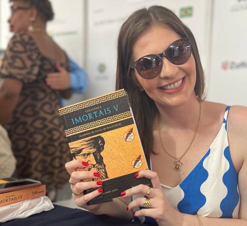 Escritora Maira Sandri