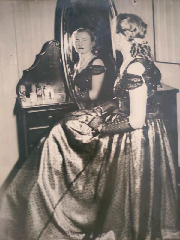 Nos anos 1960 suas viagens ainda eram constantes para os munic&iacute;pios do interior do Rio Grande do Sul e j&aacute; havia aprendido a dirigir – Foto: Arquivo Pessoal/Cedido/ND