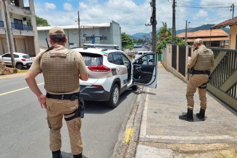 mulher esfaqueada em jaraguá do sul