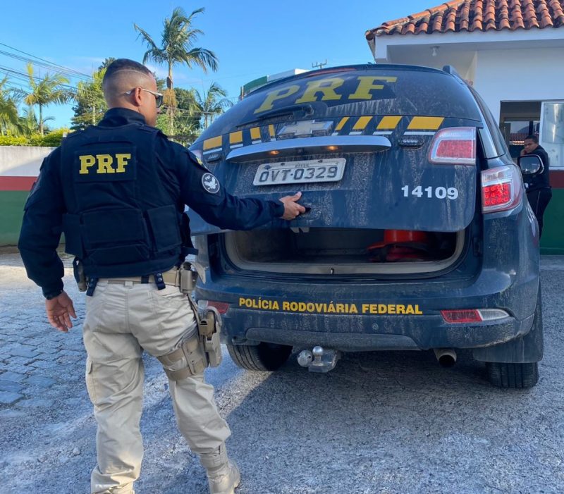 Homem foi preso com eletrodom&eacute;sticos dentro do ve&iacute;culo – Foto: PRF/Divulga&ccedil;&atilde;o/ND