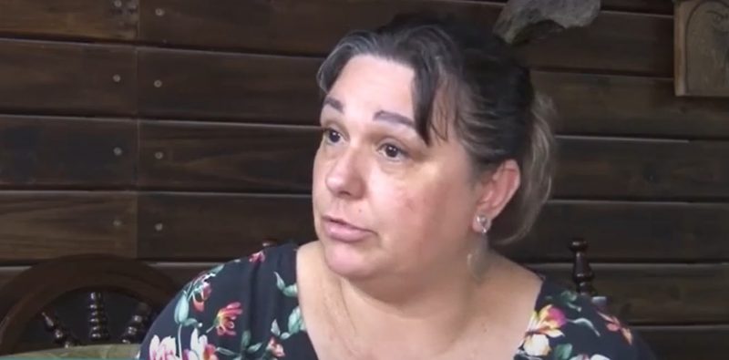 M&aacute;rcia, dona da pousada, n&atilde;o pensou duas vezes: desde o acidente, est&aacute; acolhendo e fornecendo alimenta&ccedil;&atilde;o a quem precisa. – Foto: Reprodu&ccedil;&atilde;o v&iacute;deo/Divulgal&ccedil;&atilde;o/ND