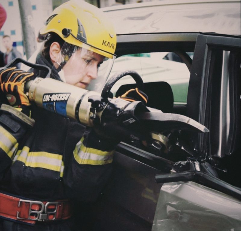 Maria Elisa &eacute; bombeira em Santo Amaro da Imperatriz, uma das cidades mais atingidas pela chuva – Foto: Arquivo Pessoal/Cedido/ND