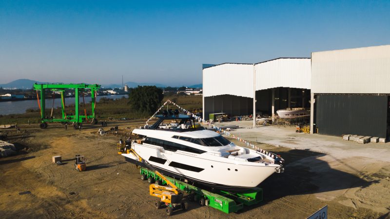 Novo equipamento &eacute; &uacute;nico na America Latina e pode i&ccedil;ar embarca&ccedil;&otilde;es de at&eacute; 220 toneladas – Foto: Marina YACHTMAX/Divulga&ccedil;&atilde;o/ND