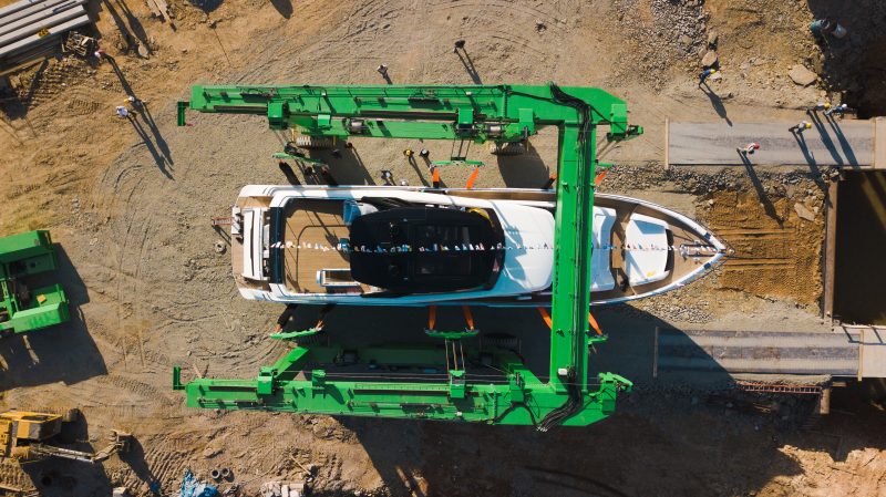 Marina em Itaja&iacute; recebe guindaste capaz de i&ccedil;ar iates de luxo – Foto: Marina YACHTMAX/Divulga&ccedil;&atilde;o/ND