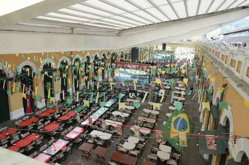 Mercado P&uacute;blico foi decorado para receber os torcedores durante os jogos da Copa do Mundo – Foto: Leonardo Sousa/Divulga&ccedil;&atilde;o/ND