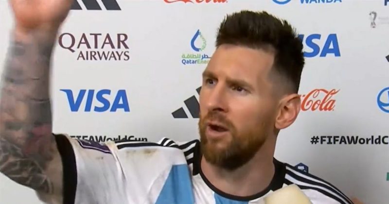 Messi se irrita ao ser abordado por atacante da Holanda