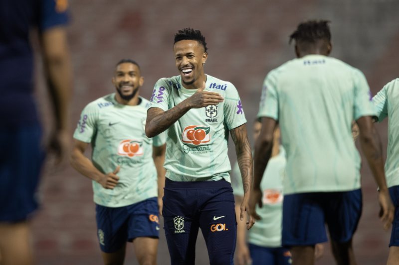 Éder Militão durante treino da seleção brasileira