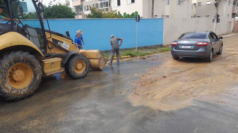 Volume da chuva pegou agentes de Itaja&iacute; de surpesa – Foto: Secom Itaja&iacute;/Reprodu&ccedil;&atilde;o