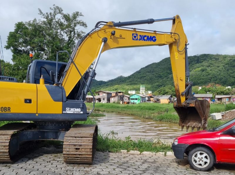 Desde a manh&atilde; desta segunda-feira (26), equipes de Itaja&iacute; trabalham na recupera&ccedil;&atilde;o das chuvas – Foto: Secom Itaja&iacute;/Reprodu&ccedil;&atilde;o