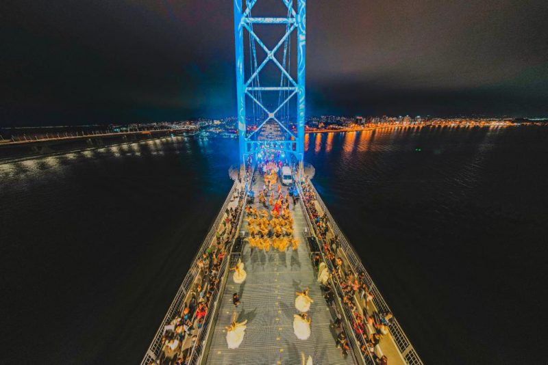 Desfile de Natal na Ponte Herc&iacute;lio Luz encanta p&uacute;blico em Florian&oacute;polis – Foto: Luis Debiasi/Sou Bem Floripa