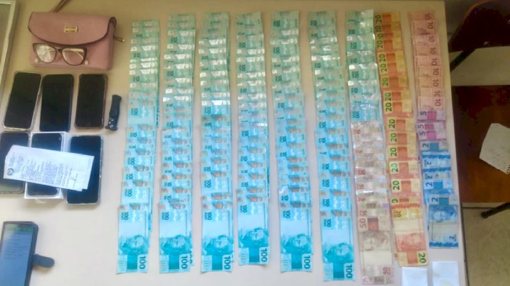 Objetos e notas encontradas pela PM – Foto: Pol&iacute;cia Militar/Divulga&ccedil;&atilde;o