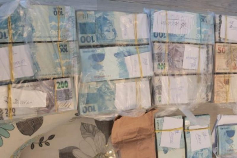 Dinheiro apreendido pelo MPSC na Opera&ccedil;&atilde;o Mensageiro, que investiga corrup&ccedil;&atilde;o no setor de coleta e distribui&ccedil;&atilde;o de lixo – Foto: MP/Divulga&ccedil;&atilde;o
