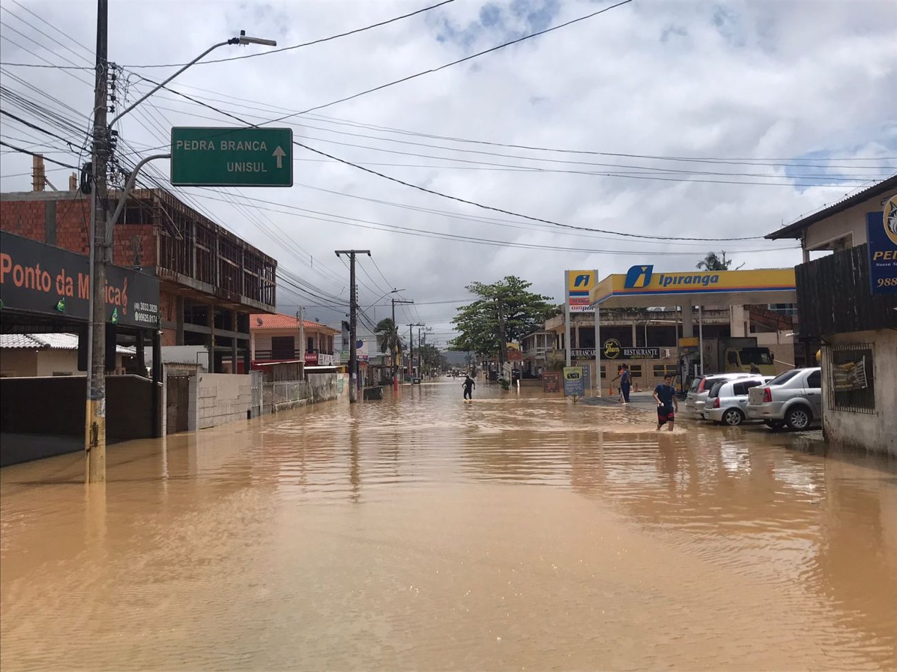 Bom Dia Santa Catarina, Muro desaba no bairro Pedra Branca, na Grande  Florianópolis