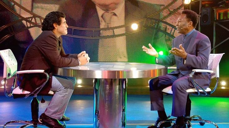 Maradona entrevista Pelé em programa de TV