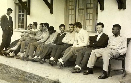 Da esquerda para a direita: Nilton Santos, Dino Sani, Gilmar, Bellini, Garrincha, Moacir, Dida, Joel, Mazzola, Zagallo e Pel&eacute; – Foto: Museu do Futebol
