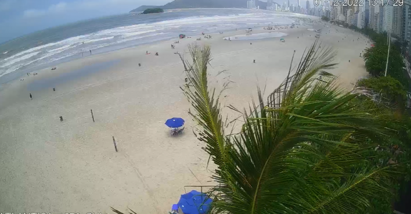 C&acirc;meras de seguran&ccedil;a mostram a forma&ccedil;&atilde;o de novas “piscinas” na Praia Central – Foto: novapraiacentral/Reprodu&ccedil;&atilde;o/ND
