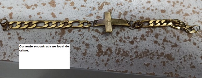 Pulseira encontrada no local do crime, mas que n&atilde;o pertencia &agrave; v&iacute;tima. – Foto: Pol&iacute;cia Civil/Divulga&ccedil;&atilde;o/ND