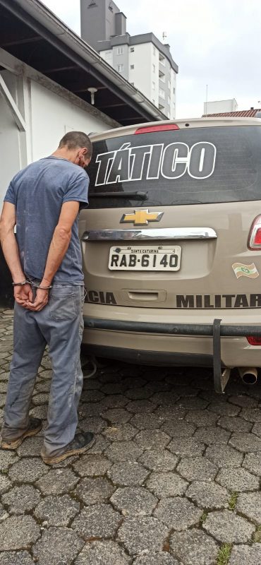 Victims and witnesses identified the man who was taken to the police station - Photo: Jaragua do Sul Military Police/ND Disclosure