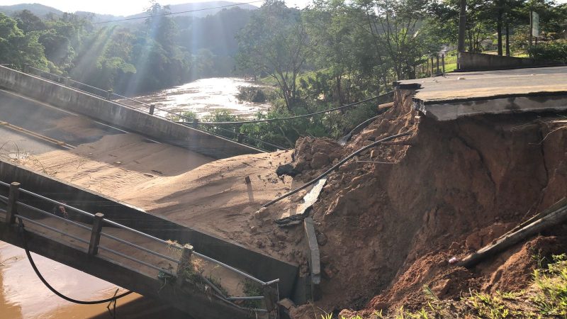 Queda de ponte em S&atilde;o Martinho compromete o abastecimento no Sul de Santa Catarina – Foto: Casan/Divulga&ccedil;&atilde;o/ND