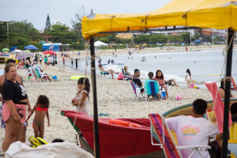 Maioria dos pontos analisados est&aacute; pr&oacute;prio para banho no Norte de SC – Foto: Carlos Jr/ND