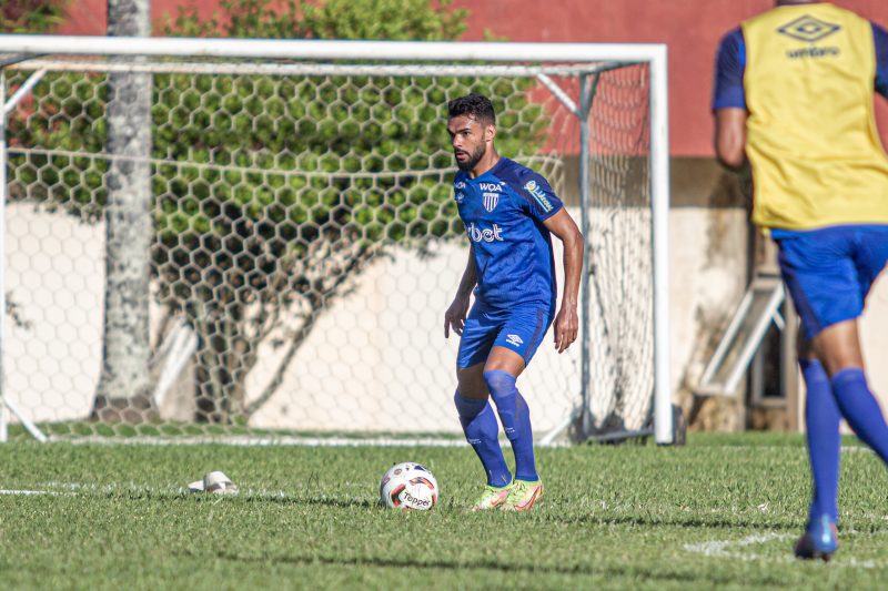 Raniele durante treino da pré-temporada do Avaí 