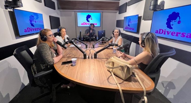 Num bate-papo leve e descontra&iacute;do, convidados debatem como diferenciar car&ecirc;ncia de romantismo – Foto: Thain&aacute; Klock/ND