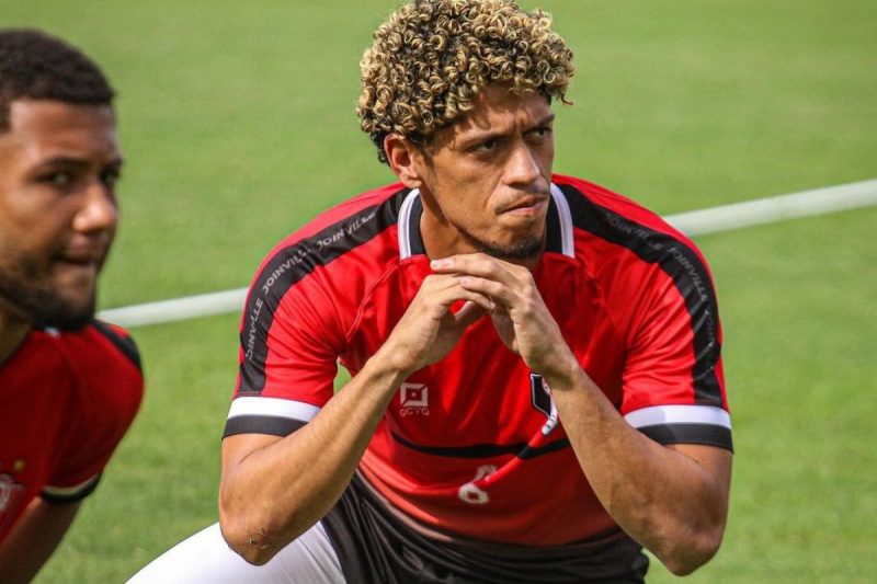 Robertinho pode ficar at&eacute; seis meses fora dos gramados – Foto: JEC/Divulga&ccedil;&atilde;o