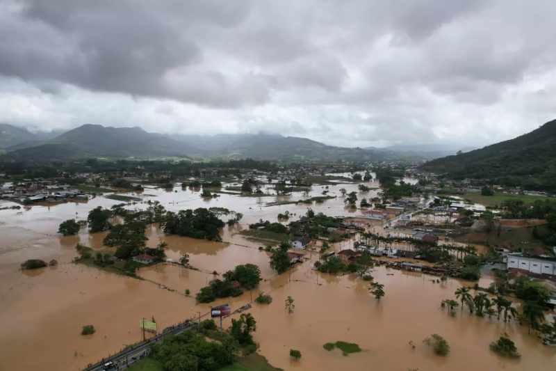 Imagem mostra Santo Amaro da Imperatriz alagada em 2022 – Foto: Roberto Dummer/NDTV