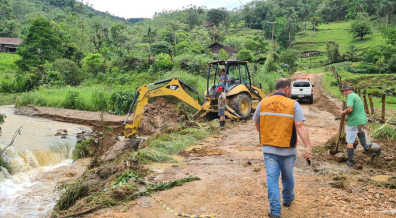 Cerca de 50 fam&iacute;lias foram diretamente atingidas – Foto: Defesa Civil de Rodeio/Divulga&ccedil;&atilde;o/ND