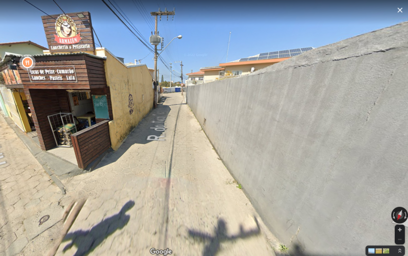 Ao chegar no local, a PM encontrou o corpo do homem ca&iacute;do em um c&ocirc;modo da casa e o ve&iacute;culo da v&iacute;tima havia sido roubado – Foto: Street View/Divulga&ccedil;&atilde;o/ND