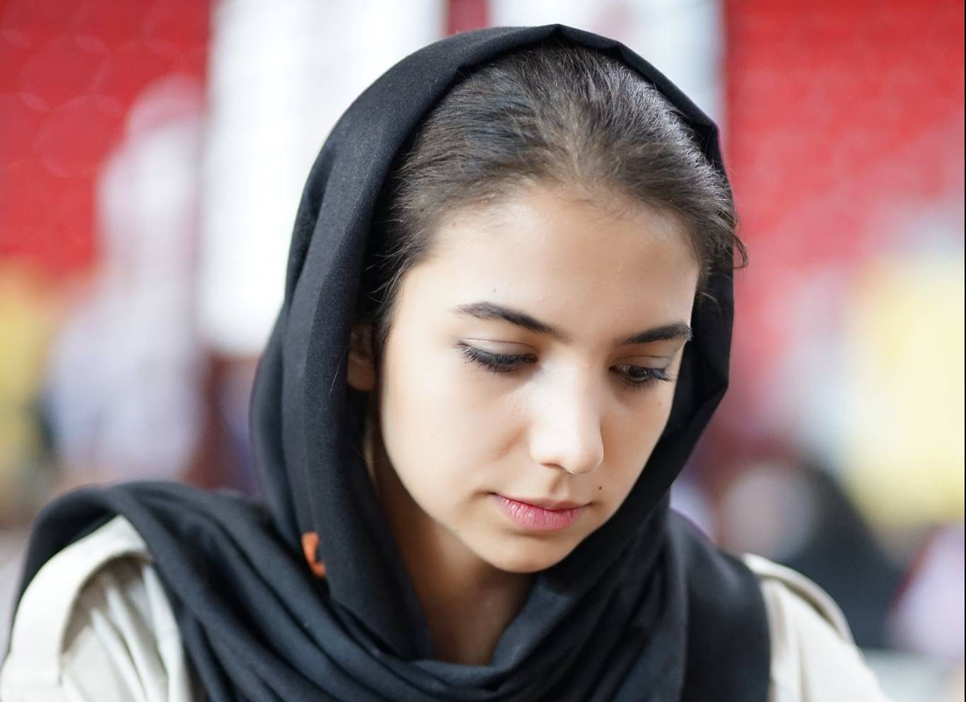 IM iraniana joga sem hijab no Campeonato Mundial e depois se