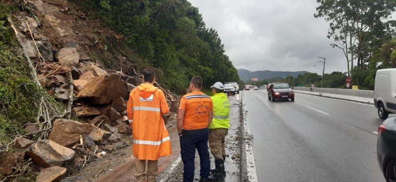 Tr&acirc;nsito foi liberado na SC-401 em Florian&oacute;polis – Foto: GMF/Divulga&ccedil;&atilde;o/ND