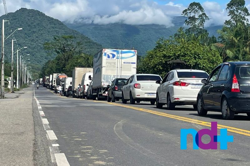 SC-418 ter&aacute; restri&ccedil;&atilde;o no tr&acirc;nsito durante feriado de Carnaval – Foto: Felipe Bambace/NDTV