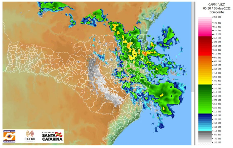 Mapa mostra composi&ccedil;&atilde;o de nuvens de chuva durante a madrugada desta segunda – Foto: DCSC/Divulga&ccedil;&atilde;o/ND