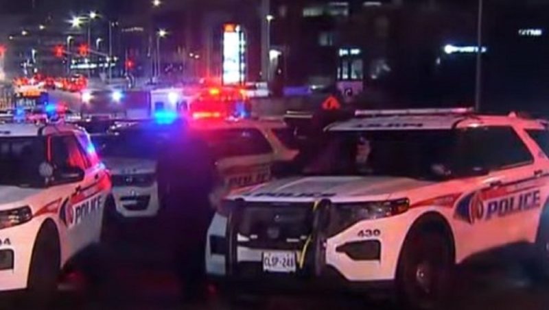 Tiroteio em pr&eacute;dio residencial em Toronto neste domingo (18) – Foto: Reprodu&ccedil;&atilde;o/Youtube