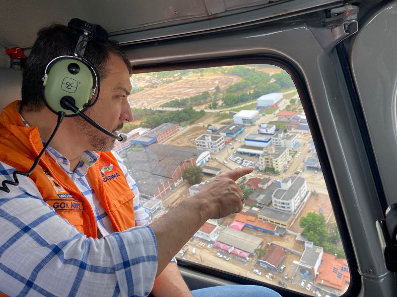 Governador Carlos Mois&eacute;s sobrevoou as &aacute;reas atingidas pelas chuvas. – Foto: Cristiano Estrela/Secom/ND