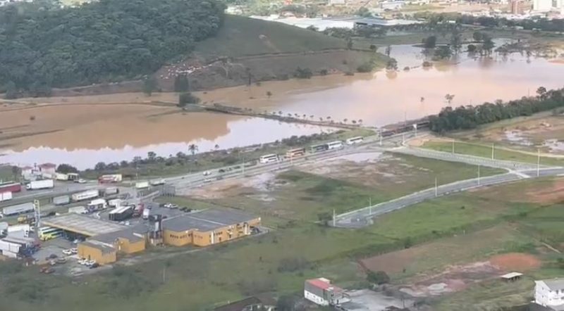 Santo Amaro da Imperatriz ficou inundada entre quarta-feira (30) e quinta-feira (1&ordm;) – Foto: CBMSC/Divulga&ccedil;&atilde;o/ND