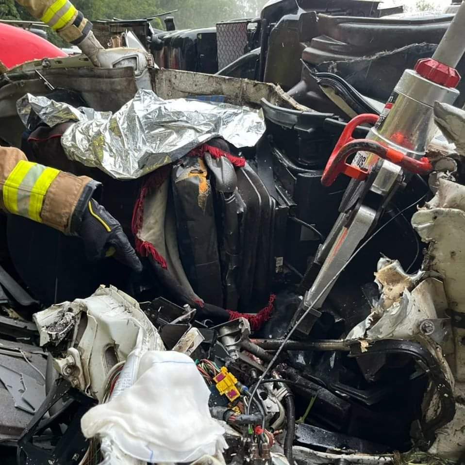Dangerous Overtaking Truck Crashed - Disclosure/Ibirama Volunteer Fire Department/ND