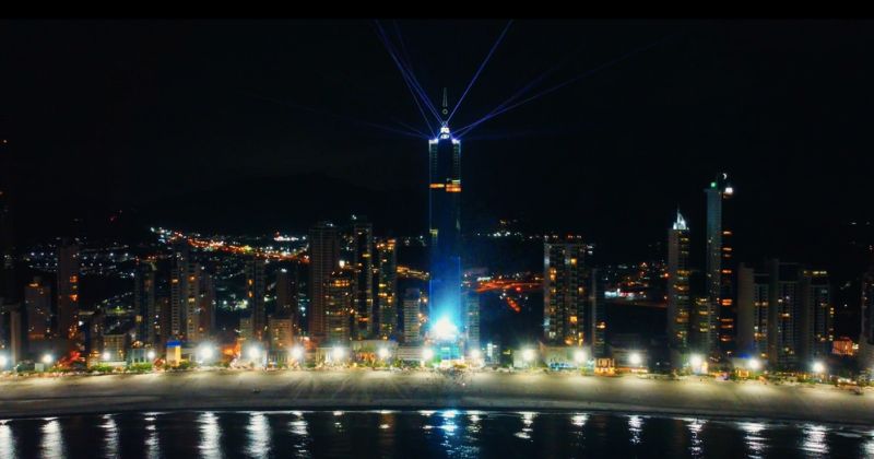 Pr&eacute;dio tem 290 metros de altura e &eacute; considerado o mais alto da Am&eacute;rica Latina – Foto: FG/Divulga&ccedil;&atilde;o/ND