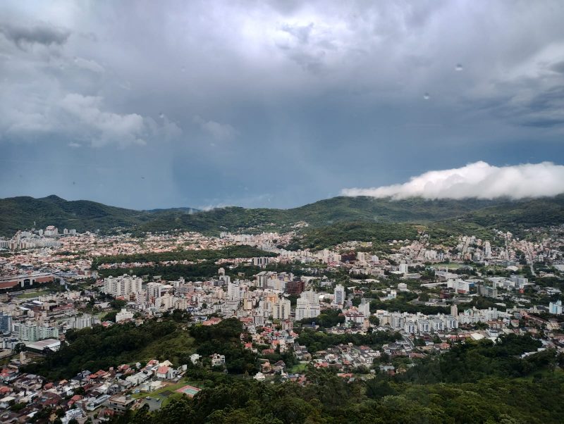 Fim de semana ser&aacute; marcado por calor intenso e chegada de frente fria – Foto: Marina Sim&otilde;es/ND