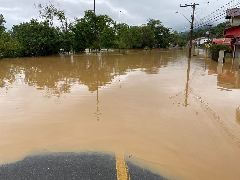 Ponto de alagamento &eacute; registrado no Centro de Timb&oacute; – Foto: Mois&eacute;s Stuker/NDTV