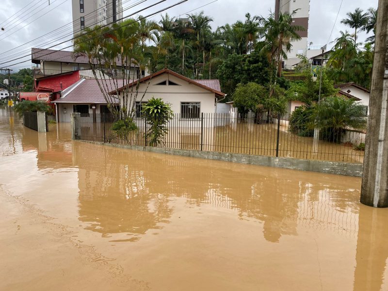 Pontos de alagamento s&atilde;o registrados em Timb&oacute; – Foto: Mois&eacute;s Stuker/NDTV