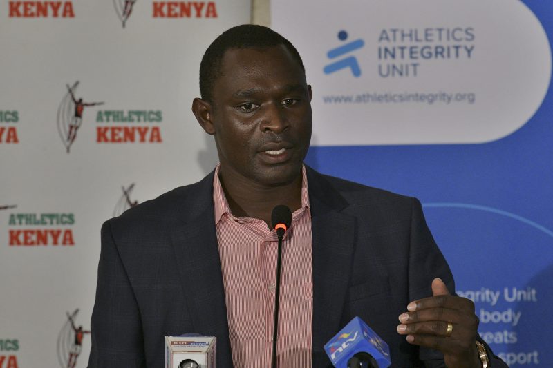 Queniano David Rudisha, bicampe&atilde;o ol&iacute;mpico e bicampe&atilde;o mundial dos 800 m rasos sobreviveu a um acidente de avi&atilde;o no &uacute;ltimo s&aacute;bado (10) – Foto: TONY KARUMBA / AFP