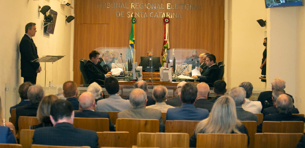 Plen&aacute;rio do TRE-SC em Sess&atilde;o ordin&aacute;ria – Foto: TRE-SC