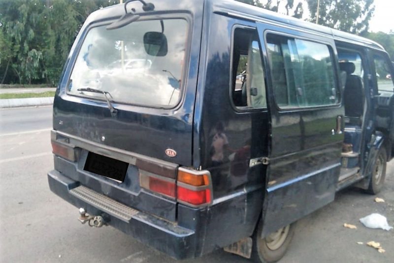 Van tinha lugar para 10 pessoas, mas transportava 24 – Foto: PRF/Divulga&ccedil;&atilde;o