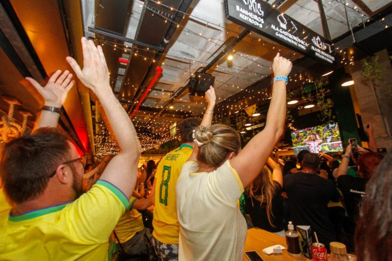 &Uacute;nico momento de euforia aconteceu ap&oacute;s o gol de Neymar – Foto: Leo Munhoz/ND