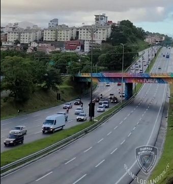 Nesta manh&atilde; de quarta-feira (21), alguns pontos da cidade, ainda exigem aten&ccedil;&atilde;o redobrada dos motoristas ao se deslocar pelas vias de Florian&oacute;polis. – Foto: GMF/Divulga&ccedil;&atilde;o/ND