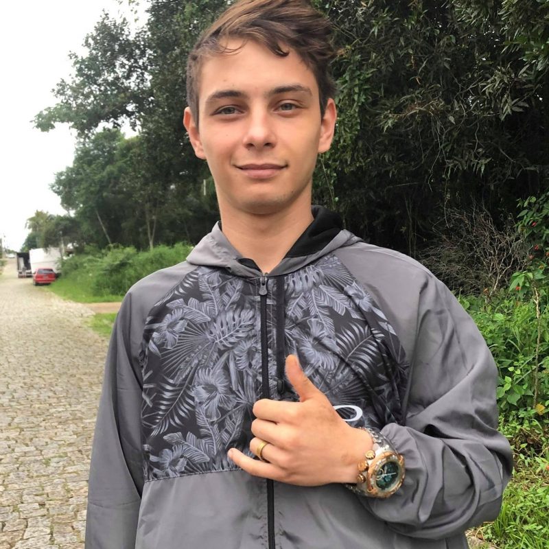 V&iacute;tima de 24 anos foi sepultada neste domingo, em Rio dos Cedros – Foto: Divulga&ccedil;&atilde;o/Redes Sociais/ND